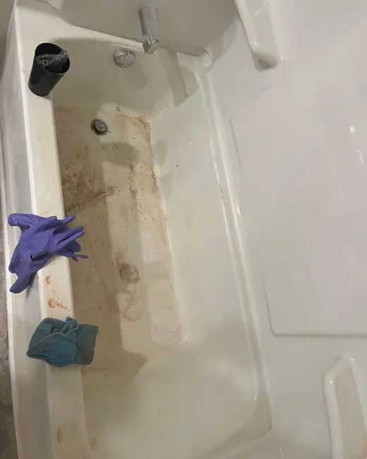 A bathtub before cleaning